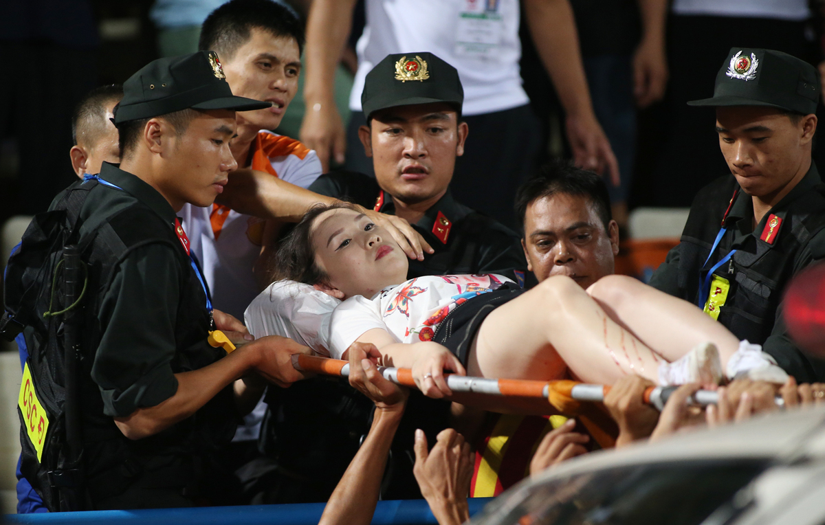 Phạt tù 4 năm với CĐV Nam Định bắn pháo sáng khiến fan nữ trọng thương  2