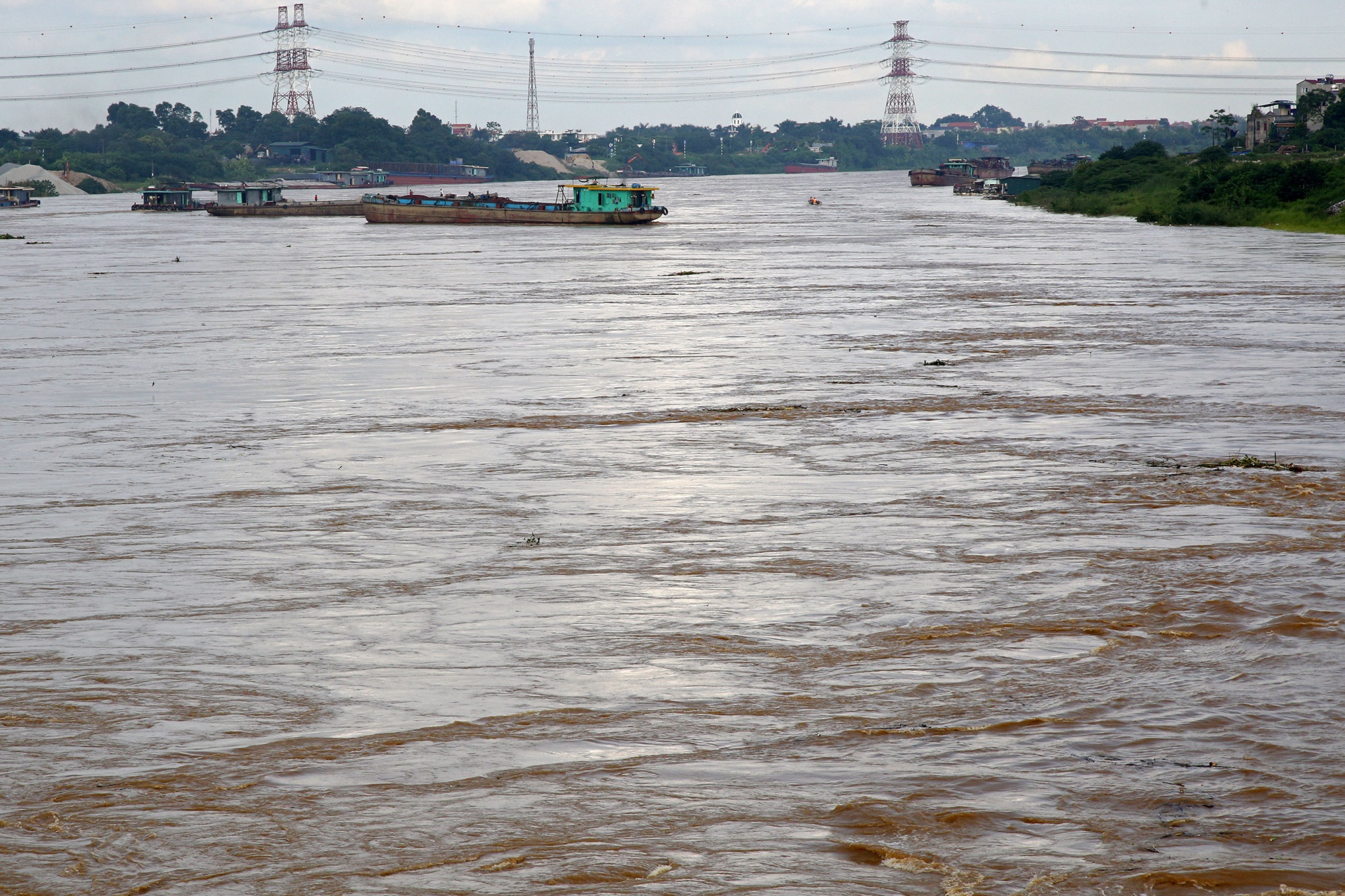Thủy điện Trung Quốc xả lũ, mực nước sông Hồng vượt báo động 1  5