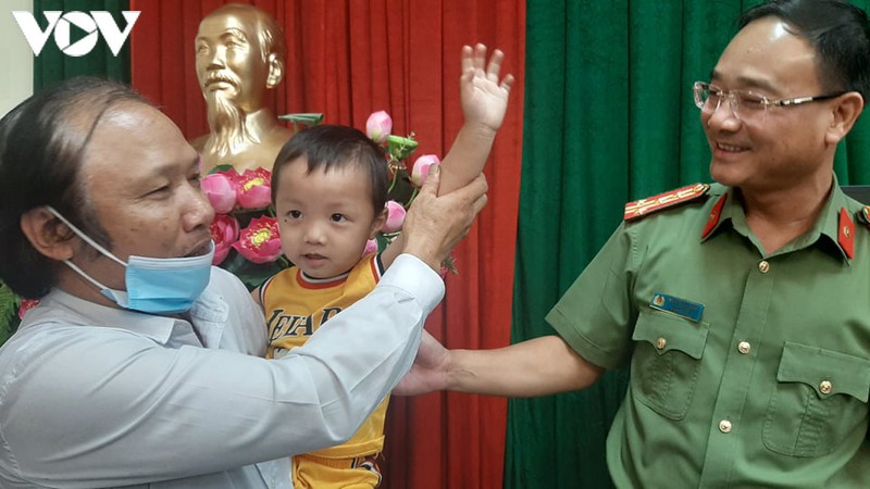 Gay cấn hành trình hơn 27 giờ giải cứu bé trai ở Bắc Ninh  2