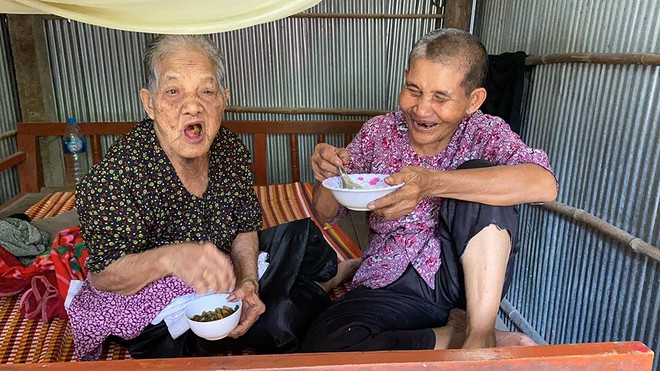 Mùa Vu Lan báo hiếu: Cụ bà U80 ngày ngày bán bánh chăm mẹ gần 100 tuổi nằm liệt giường 1