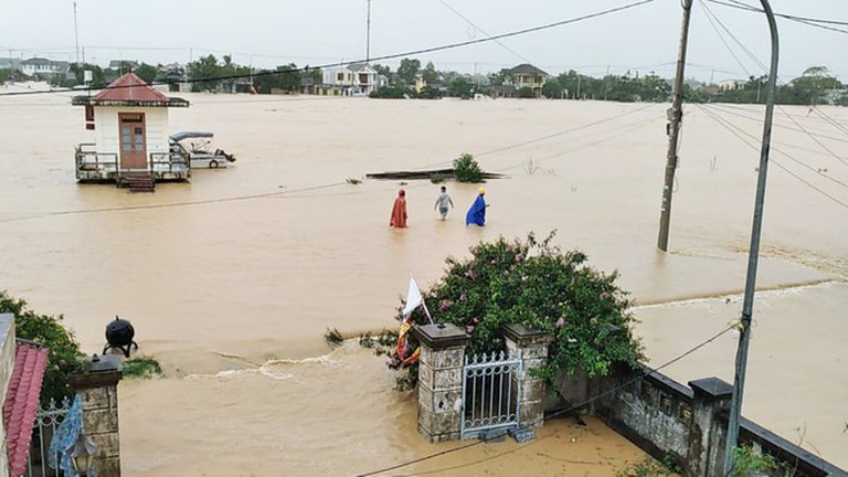 Hoa Kỳ công bố khoản viện trợ 2,3 tỷ đồng giúp Việt Nam khắc phục hậu quả bão lũ  2