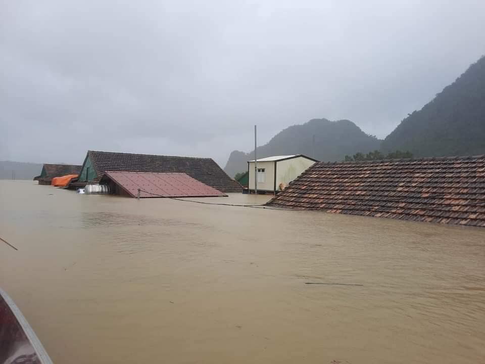 Người dân Quảng Bình gặp 'đại hồng thủy' chưa từng có: Hơn 57.000 ngôi nhà ngập lụt, tín hiệu cầu cứu liên tục phát đi trong đêm 10