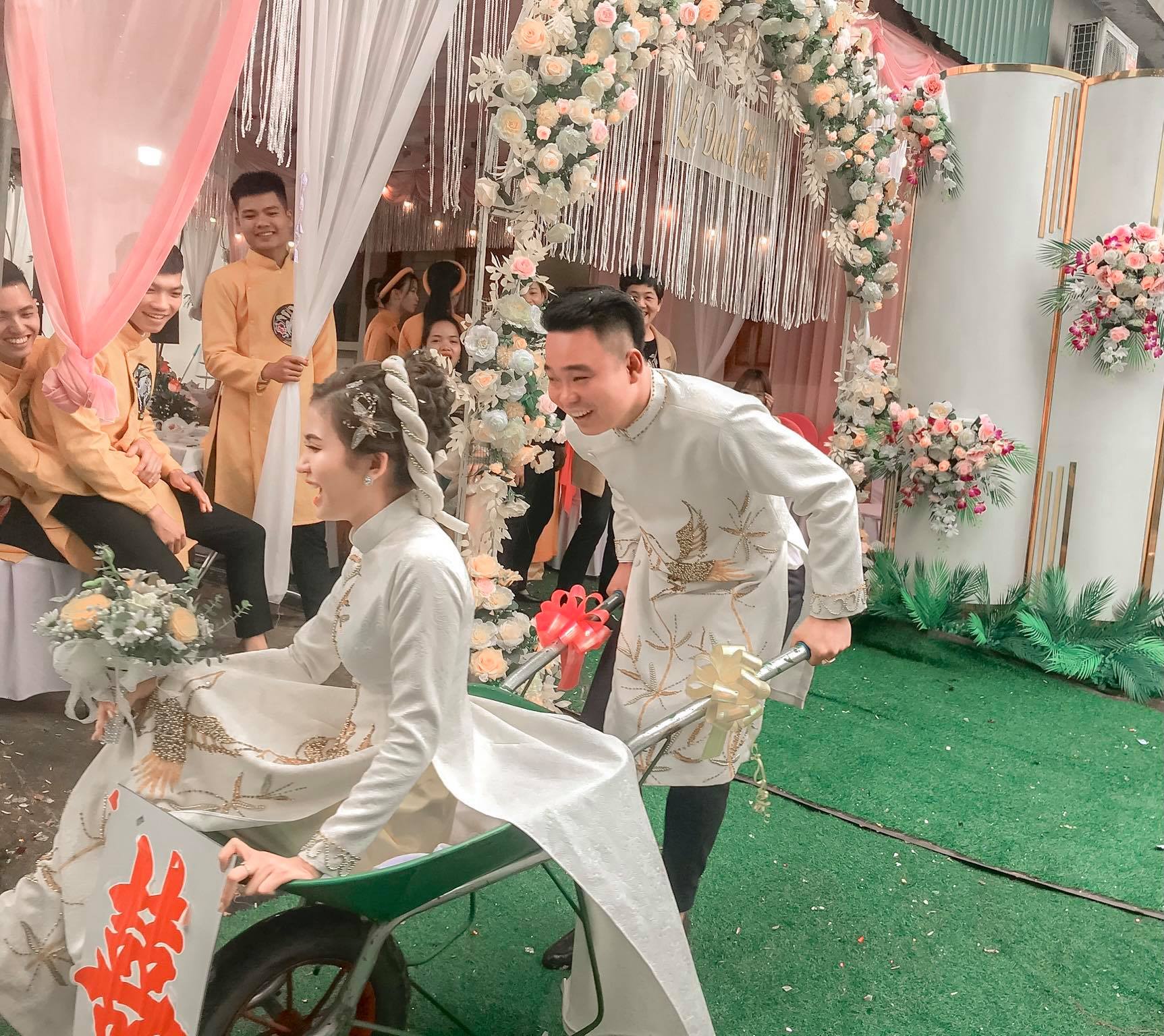 Đám cưới ở Thái Nguyên gây bão mạng với màn rước dâu toàn 'siêu xe khủng'  7