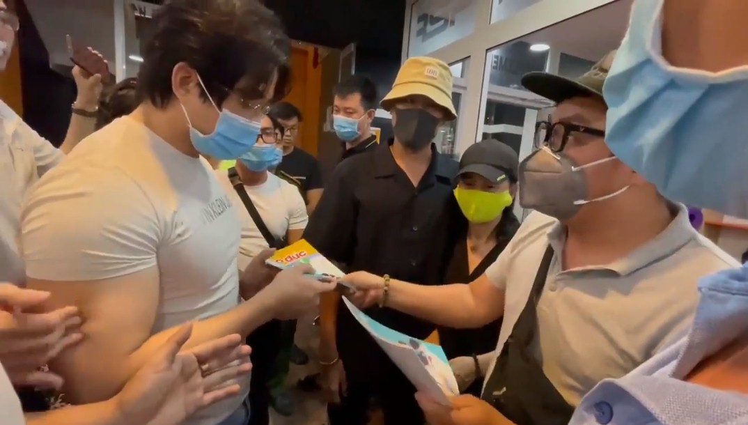 Clip toàn cảnh các nghệ sĩ Việt đối chất với gymer sau màn 'vạ miệng' với cố nghệ sĩ Chí Tài 11