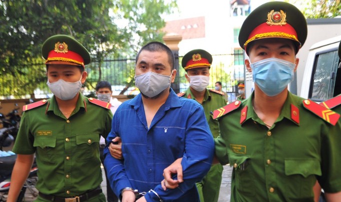 Tài xế Mercedes tông tiếp viên Vietnam Airlines lĩnh án 7 năm tù, bồi thường gần 2 tỷ đồng 1