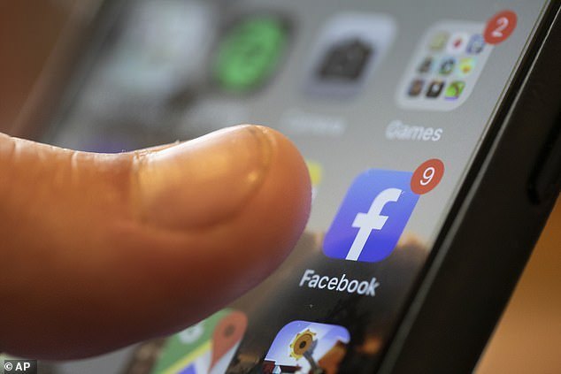 Đại chiến hai gã khổng lồ: Facebook loại bỏ tick xanh của Apple, chờ động thái phản công từ 'nhà Táo' 2