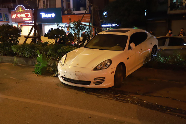 Tài xế xe Porsche đột quỵ mất lái tông đổ nhiều cây xanh, dân mạng chỉ ra điểm vô lý 4