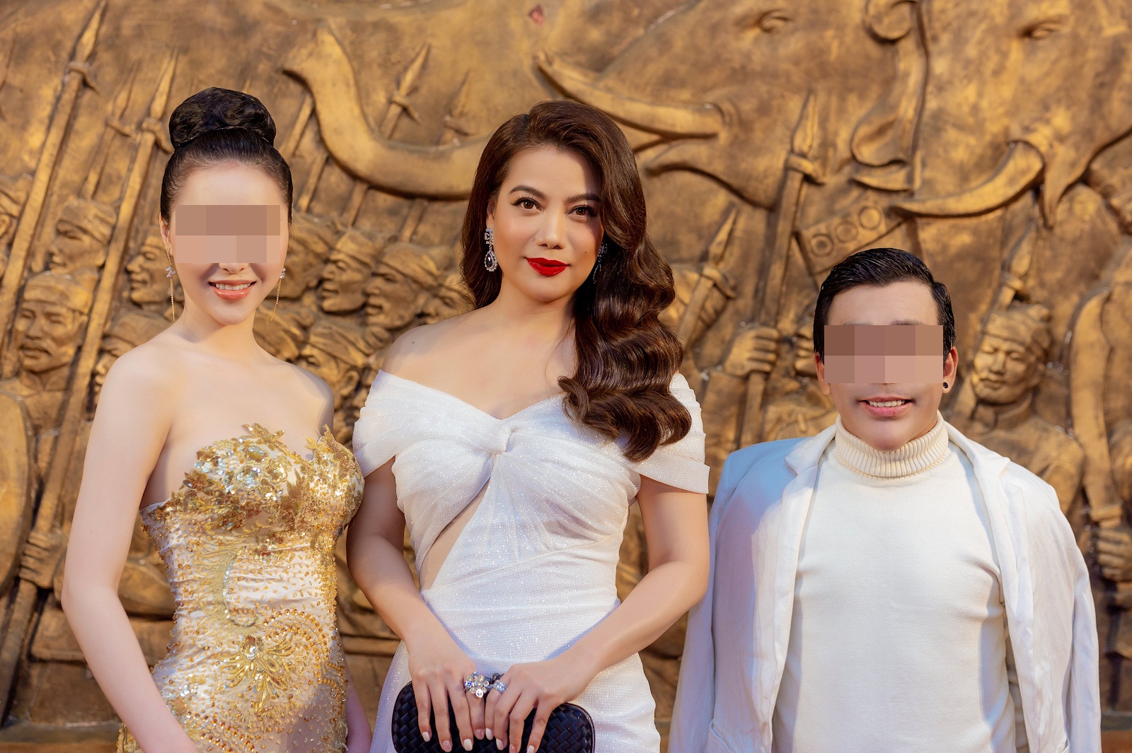 'Tiểu tam phố Lý Nam Đế' gây bất ngờ khi xuất hiện trong đêm chung kết một cuộc thi Hoa hậu 4