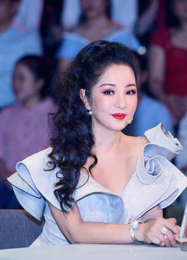 Thời thế đổi tay, Thúy Nga phải đi bán đất, bán nhà để lấy tiền kiếm sống 1 Thời thế đổi tay, Thúy Nga phải đi bán đất, bán nhà để lấy tiền kiếm sống 1