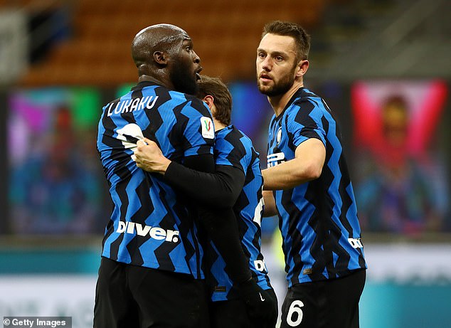 Ibrahimovic - Lukaku: Từ huynh đệ 'trên bến dưới thuyền' cho đến màn suýt tẩn nhau tại derby thành Milan 5 Ibrahimovic - Lukaku: Từ huynh đệ 'trên bến dưới thuyền' cho đến màn suýt tẩn nhau tại derby thành Milan 5