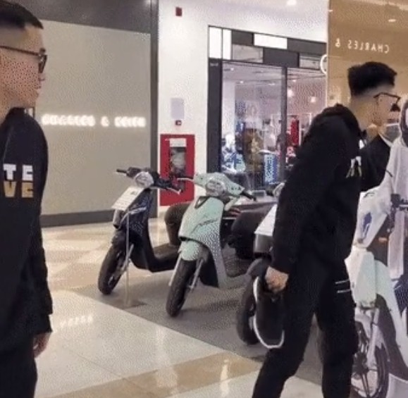 Anti fan có hành động đầy phẫn nộ với hình ảnh Hải Tú sau scandal 'trà xanh' 5 Anti fan có hành động đầy phẫn nộ với hình ảnh Hải Tú sau scandal 'trà xanh' 5