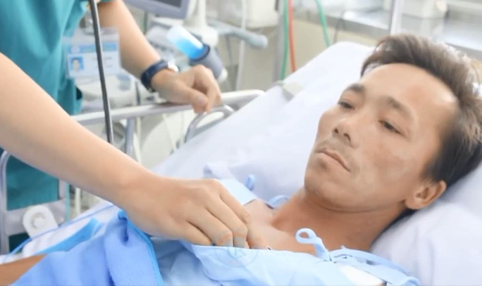 Nửa năm sau màn 'chạy trốn tử thần', cuộc sống của người đàn ông bị rắn hổ mang cắn hiện ra sao? 1 Nửa năm sau màn 'chạy trốn tử thần', cuộc sống của người đàn ông bị rắn hổ mang cắn hiện ra sao? 1