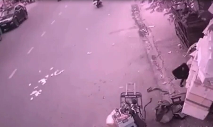 Mẹ đơn thân làm rơi 30 triệu đồng bị người qua đường nhặt hết sạch: Những kẻ 'hôi của' sẽ bị xử lý nghiêm 2 Mẹ đơn thân làm rơi 30 triệu đồng bị người qua đường nhặt hết sạch: Những kẻ 'hôi của' sẽ bị xử lý nghiêm 2
