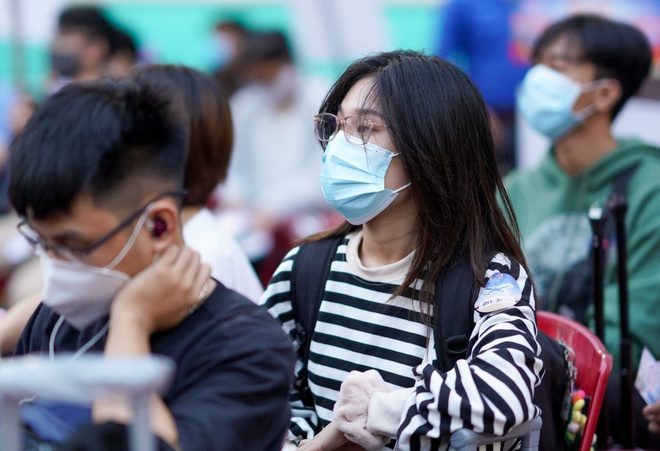 Thứ trưởng Bộ Y tế: 'Những người không nằm trong các ổ dịch vẫn được về quê ăn Tết, sinh hoạt bình thường' 4 Thứ trưởng Bộ Y tế: 'Những người không nằm trong các ổ dịch vẫn được về quê ăn Tết, sinh hoạt bình thường' 4