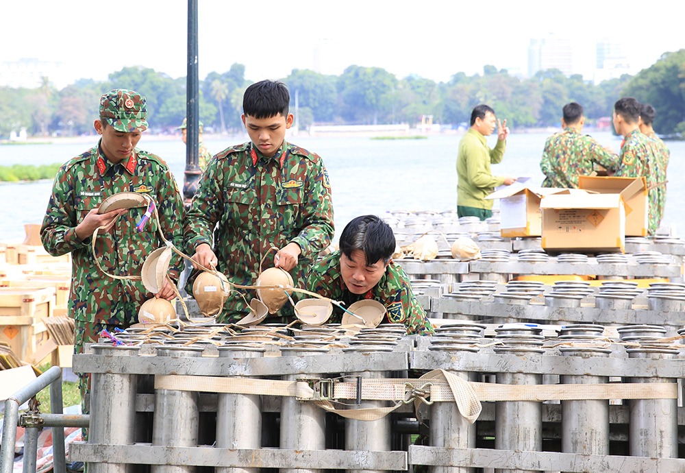 Hà Nội chỉ bắn pháo hoa tại 1 điểm duy nhất, không được tập trung đông người 1 Hà Nội chỉ bắn pháo hoa tại 1 điểm duy nhất, không được tập trung đông người 1