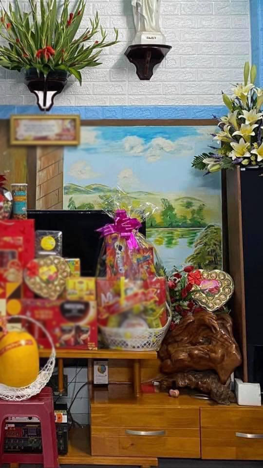 Nghi ngờ bạn trai lấy socola trên bàn thờ để tặng Valentine, cô gái đòi chia tay ngay lập tức 2 Nghi ngờ bạn trai lấy socola trên bàn thờ để tặng Valentine, cô gái đòi chia tay ngay lập tức 2