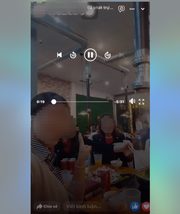 Cô gái trốn cách ly tại nhà, rủ bạn bè đi ăn lẩu còn livestream trên mạng xã hội 2 Cô gái trốn cách ly tại nhà, rủ bạn bè đi ăn lẩu còn livestream trên mạng xã hội 2