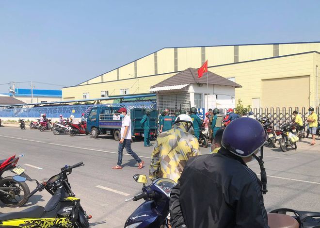 Đến công ty ngày đầu năm mới, hàng trăm nhân viên tá hỏa khi nghe tin doanh nghiệp giải thể 2 Đến công ty ngày đầu năm mới, hàng trăm nhân viên tá hỏa khi nghe tin doanh nghiệp giải thể 2