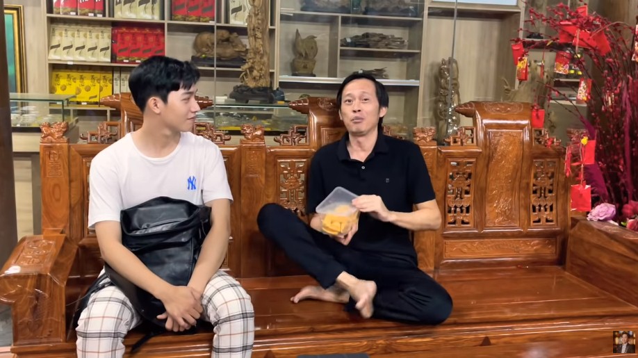 Hoài Linh gặp 'sự cố' đầu năm với con nuôi, than thở về 'nghiệp quật' 4 Hoài Linh gặp 'sự cố' đầu năm với con nuôi, than thở về 'nghiệp quật' 4