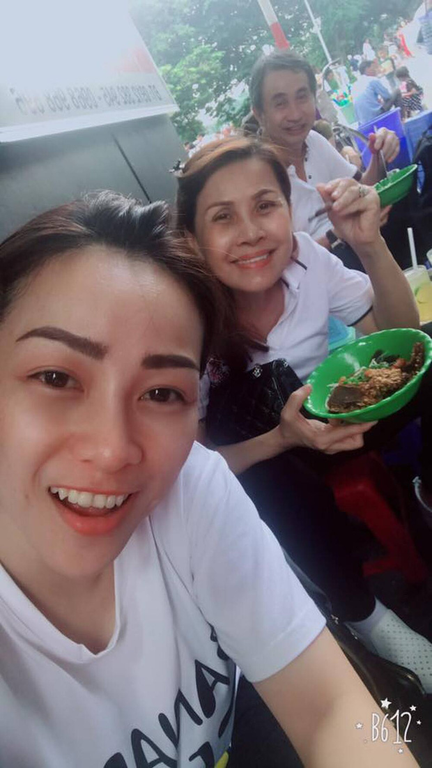 Lộ mối quan hệ giữa vợ cả của đại gia Minh Nhựa và bố mẹ chồng đại gia sau khi chia tay 4 Lộ mối quan hệ giữa vợ cả của đại gia Minh Nhựa và bố mẹ chồng đại gia sau khi chia tay 4