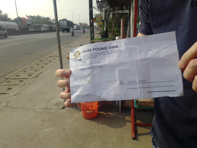 Cô gái đánh rơi 59 triệu đồng trên đường, nhóm người 'hôi của' cần đúng 30 giây để làm 'bốc hơi' số tiền 4 Cô gái đánh rơi 59 triệu đồng trên đường, nhóm người 'hôi của' cần đúng 30 giây để làm 'bốc hơi' số tiền 4