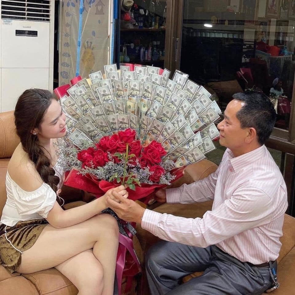 Người đàn ông tán đổ mỹ nhân chỉ bằng một bó hoa 'đặc biệt' 1 Người đàn ông tán đổ mỹ nhân chỉ bằng một bó hoa 'đặc biệt' 1