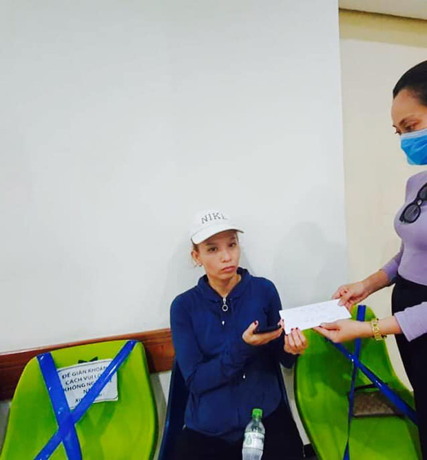 Xót xa diễn viên Thương Tín vừa qua cơn nguy kịch đã đòi về, hàng loạt nghệ sĩ kêu gọi đóng góp ủng hộ 7 Xót xa diễn viên Thương Tín vừa qua cơn nguy kịch đã đòi về, hàng loạt nghệ sĩ kêu gọi đóng góp ủng hộ 7