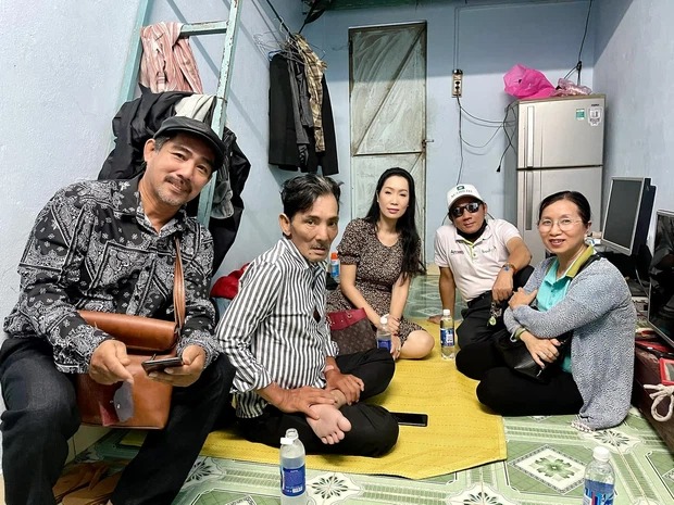 Nghệ sĩ Thương Tín cho thuê xe hơi hạng sang để kiếm sống qua ngày sau cơn bạo bệnh 5 Nghệ sĩ Thương Tín cho thuê xe hơi hạng sang để kiếm sống qua ngày sau cơn bạo bệnh 5