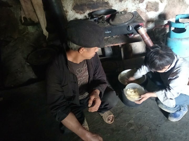 Cuộc sống khác biệt của cậu bé cõng gạch đổi lấy 2.000 đồng nuôi gia đình sau 1 năm 5 Cuộc sống khác biệt của cậu bé cõng gạch đổi lấy 2.000 đồng nuôi gia đình sau 1 năm 5