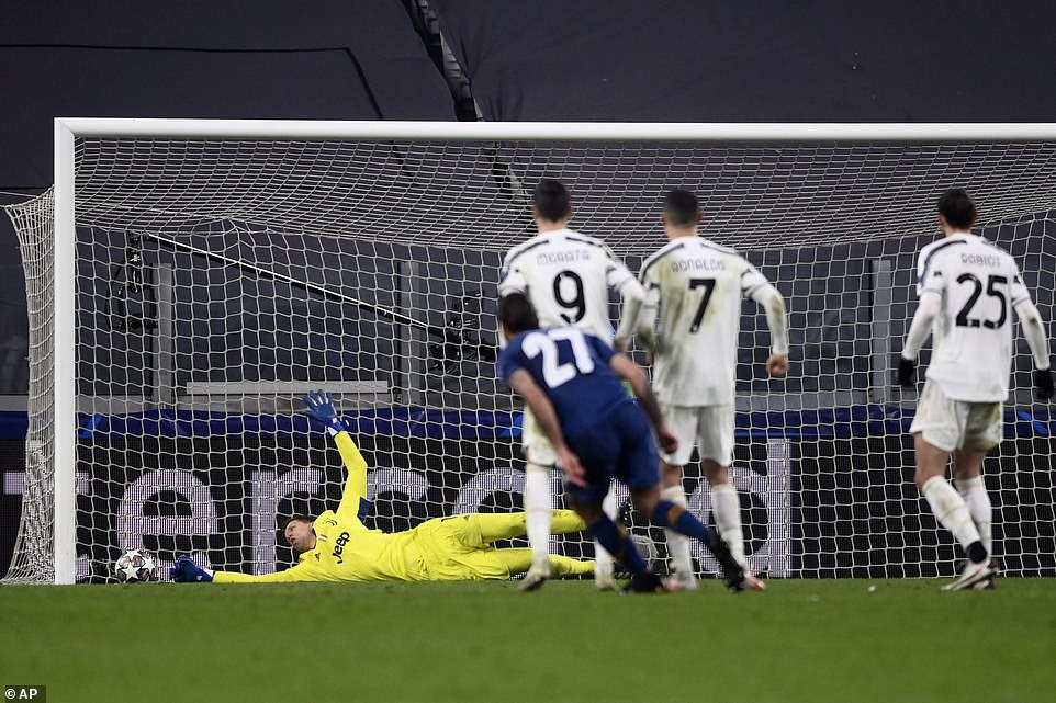 Ronaldo 3 năm liền bị loại khỏi Champions League, báo hiệu đoạn kết buồn với Juventus? 3 Ronaldo 3 năm liền bị loại khỏi Champions League, báo hiệu đoạn kết buồn với Juventus? 3