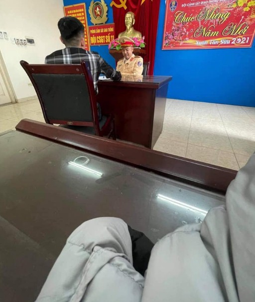 Tìm ra tài xế chạy phân khối lớn với 'tốc độ bàn thờ' trên Đại lộ Thăng Long 2 Tìm ra tài xế chạy phân khối lớn với 'tốc độ bàn thờ' trên Đại lộ Thăng Long 2