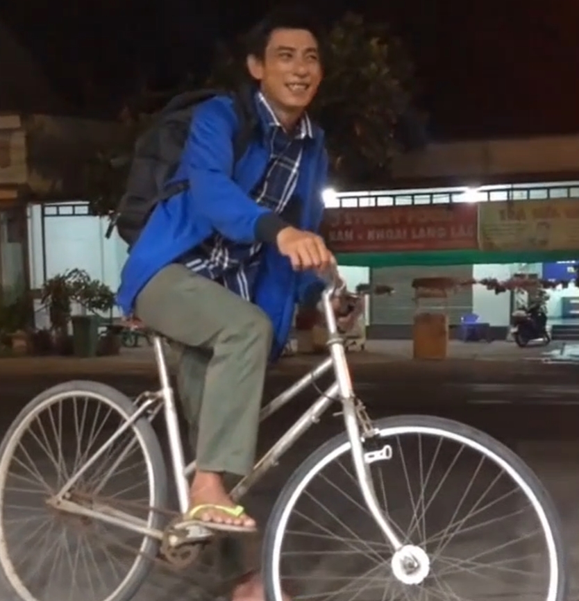 Xúc động chàng trai đạp xe từ Sài Gòn về Cà Mau vì thất nghiệp, ai cho tiền cũng nhất quyết không lấy  1