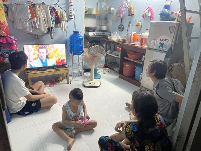 Bố mẹ đi nhặt rác nuôi con, anh chàng đạp xe từ Sài Gòn về Cà Mau vì mất việc và những phản ứng trái chiều từ dân mạng 1 Bố mẹ đi nhặt rác nuôi con, anh chàng đạp xe từ Sài Gòn về Cà Mau vì mất việc và những phản ứng trái chiều từ dân mạng 1