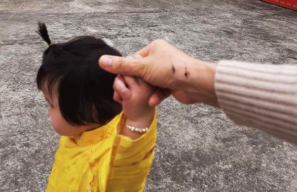 Sư trụ trì cầm hương xua đuổi mẹ con đang chụp ảnh lên tiếng trần tình về sự việc 3 Sư trụ trì cầm hương xua đuổi mẹ con đang chụp ảnh lên tiếng trần tình về sự việc 3