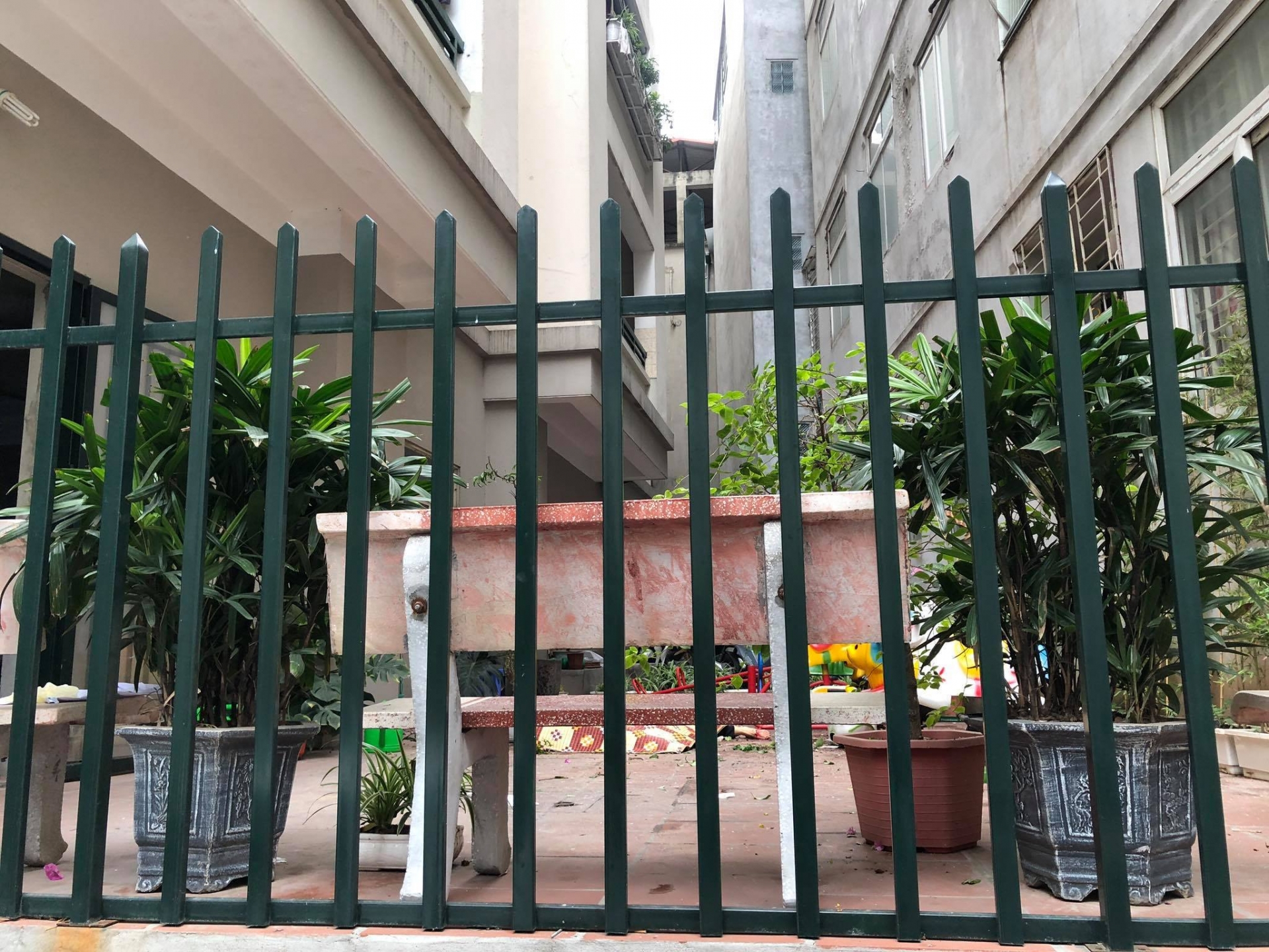 Hà Nội: Nữ giúp việc thiệt mạng sau tai nạn rơi từ tầng 11 căn chung cư xuống đất 2 Hà Nội: Nữ giúp việc thiệt mạng sau tai nạn rơi từ tầng 11 căn chung cư xuống đất 2