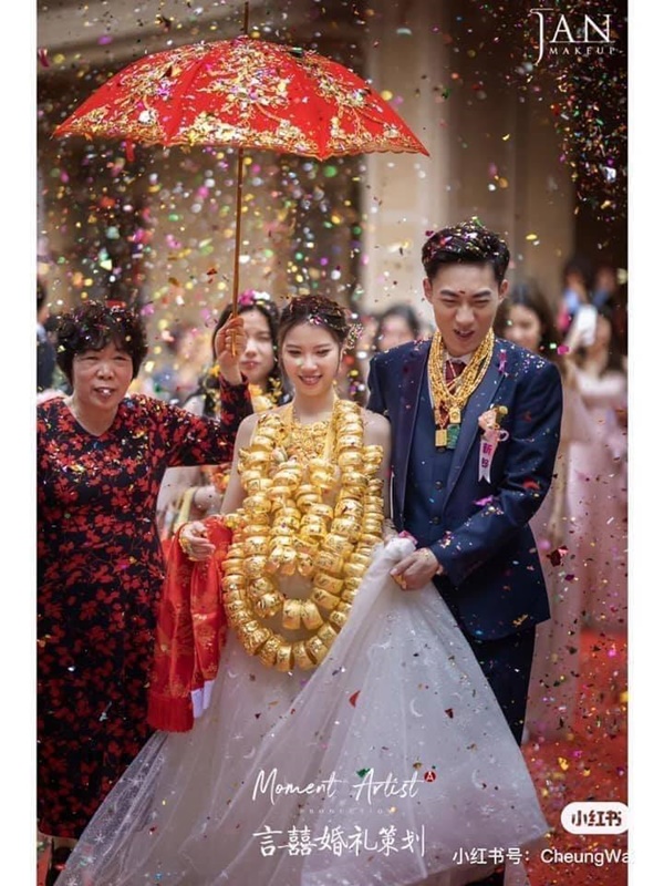 Vừa làm đám cưới, cô dâu đã phải chịu 'gánh nặng' đến đi không vững 2 Vừa làm đám cưới, cô dâu đã phải chịu 'gánh nặng' đến đi không vững 2