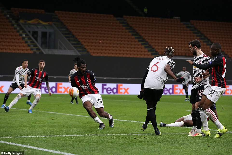 Pogba đưa M.U vào tứ kết, Tottenham bị loại sốc bởi đội bóng có HLV đang đi tù 7 Pogba đưa M.U vào tứ kết, Tottenham bị loại sốc bởi đội bóng có HLV đang đi tù 7