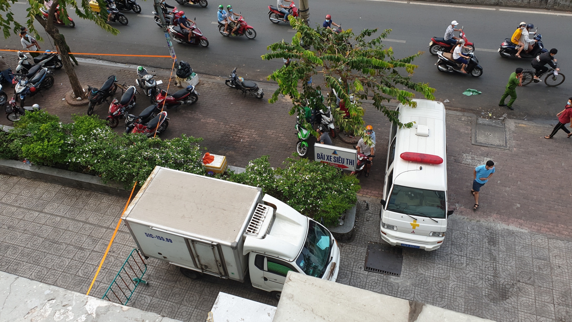Nhân chứng kể lại chi tiết lạ về 2 cô gái qua đời vì rơi từ chung cư cao tầng tại TP.HCM 2 Nhân chứng kể lại chi tiết lạ về 2 cô gái qua đời vì rơi từ chung cư cao tầng tại TP.HCM 2
