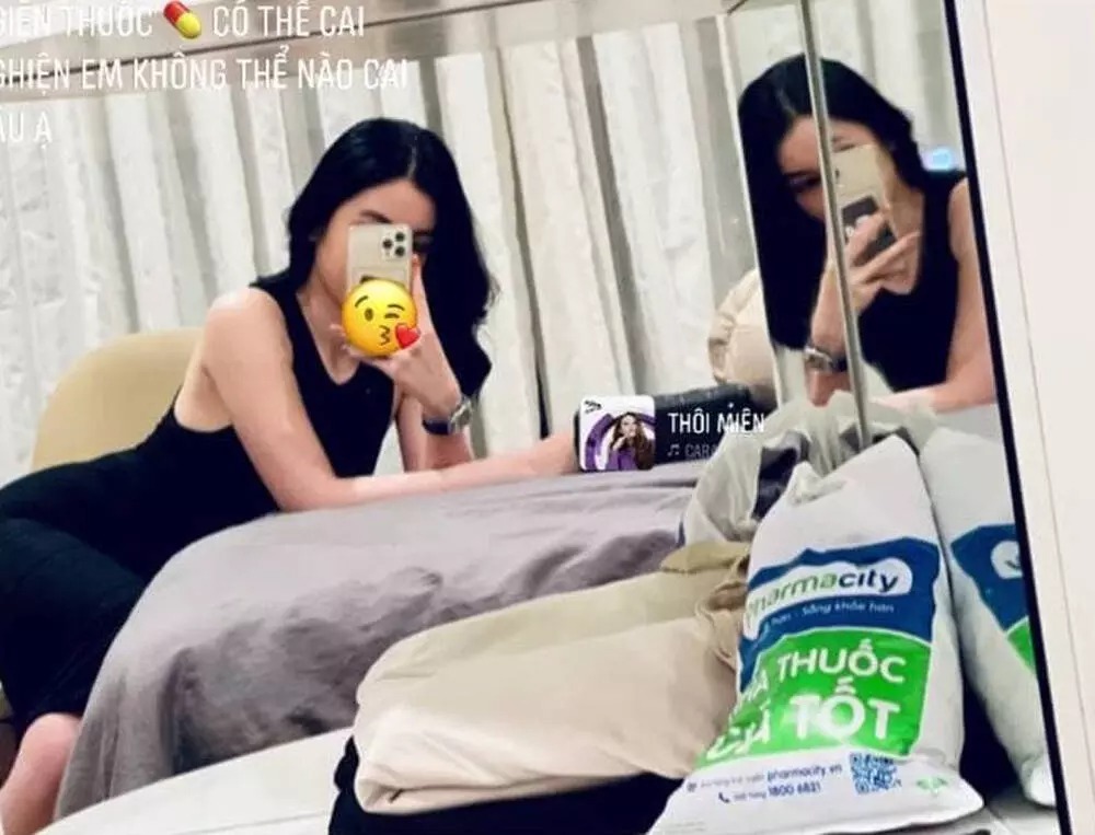 Lệ Quyên đắm đuối trong vòng tay tình trẻ, chồng cũ lộ luôn 'kỷ vật tình yêu' với thí sinh Hoa hậu Việt Nam 2 Lệ Quyên đắm đuối trong vòng tay tình trẻ, chồng cũ lộ luôn 'kỷ vật tình yêu' với thí sinh Hoa hậu Việt Nam 2