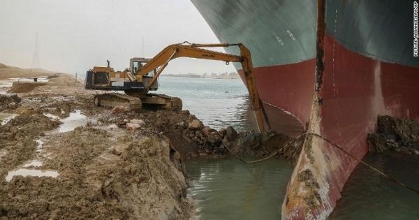 Tàu container chắn kênh đào Suez khiến thế giới mất hàng nghìn tỷ mỗi giờ: Nỗ lực giải cứu bất thành, hàng hải quay về năm 1700 2 Tàu container chắn kênh đào Suez khiến thế giới mất hàng nghìn tỷ mỗi giờ: Nỗ lực giải cứu bất thành, hàng hải quay về năm 1700 2