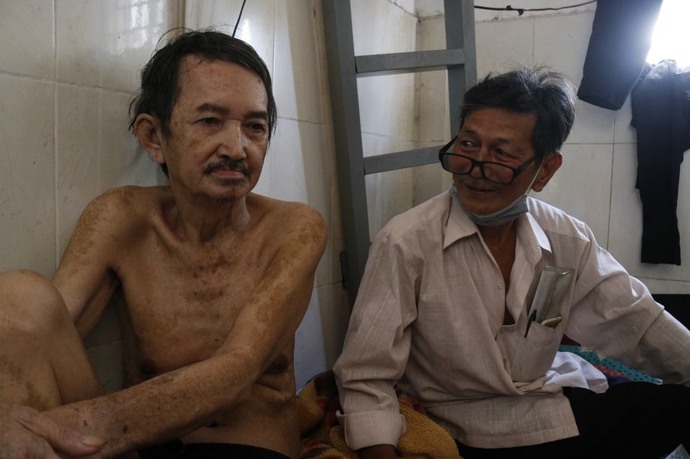 Tình bạn diệu kỳ phiên bản đời thực: Cụ ông già yếu vẫn đi lao động để nuôi bạn thân 50 năm ở Sài Gòn 3 Tình bạn diệu kỳ phiên bản đời thực: Cụ ông già yếu vẫn đi lao động để nuôi bạn thân 50 năm ở Sài Gòn 3