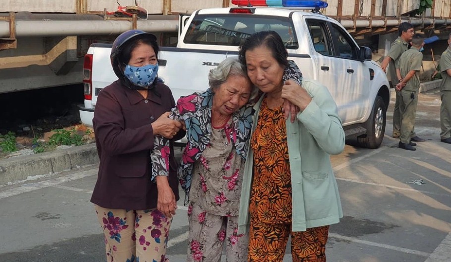 Cháy nhà khiến cả gia đình 6 người không thoát được biển lửa: Người thân khóc nghẹn khi biết danh tính các nạn nhân 4 Cháy nhà khiến cả gia đình 6 người không thoát được biển lửa: Người thân khóc nghẹn khi biết danh tính các nạn nhân 4
