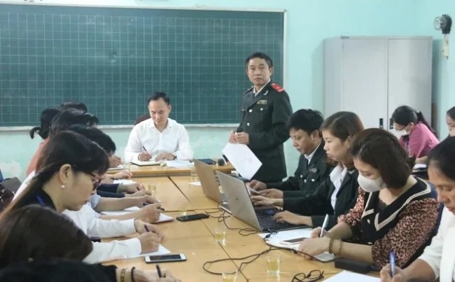 Giáo viên tố nhà trường trù dập, bắt đi dọn vệ sinh: Bộ GD&ĐT vào cuộc, ra chỉ thị nóng 2 Giáo viên tố nhà trường trù dập, bắt đi dọn vệ sinh: Bộ GD&ĐT vào cuộc, ra chỉ thị nóng 2