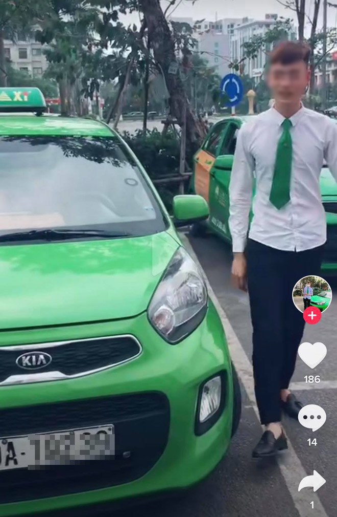 Tài xế quay clip mẹ bỏ quên con nhỏ trên taxi lên tiếng xin lỗi: 'Lúc đó, tôi nghĩ chỉ nói hài hước' 2 Tài xế quay clip mẹ bỏ quên con nhỏ trên taxi lên tiếng xin lỗi: 'Lúc đó, tôi nghĩ chỉ nói hài hước' 2