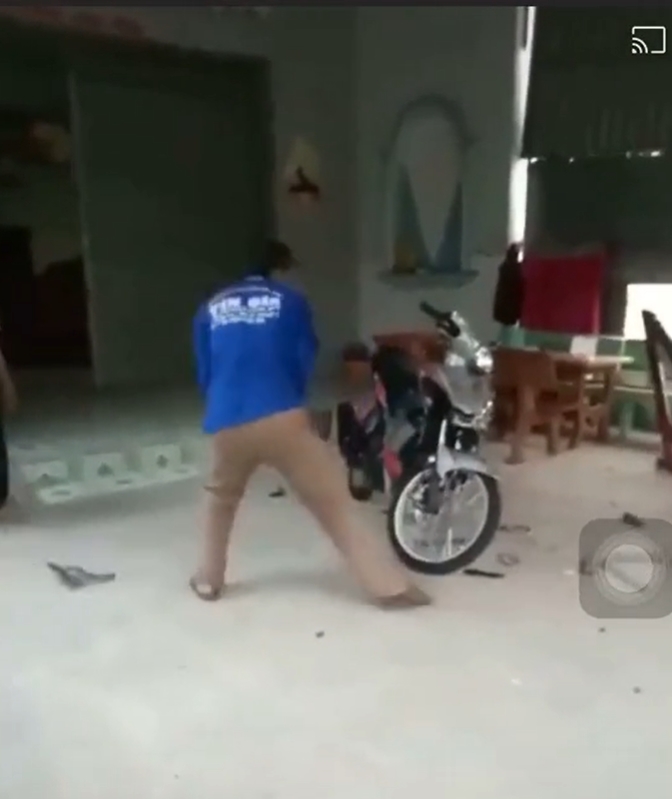 Quý tử chỉ thích làm 'racing boy', cha già bất lực phá nát 'chiến mã' để mong con thay đổi 2 Quý tử chỉ thích làm 'racing boy', cha già bất lực phá nát 'chiến mã' để mong con thay đổi 2