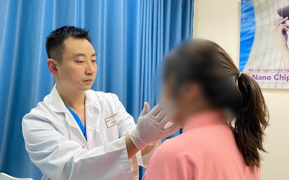 Đến bác sĩ thăm khám, cô gái 29 tuổi ngỡ ngàng vì biết mình là đàn ông 1 Đến bác sĩ thăm khám, cô gái 29 tuổi ngỡ ngàng vì biết mình là đàn ông 1