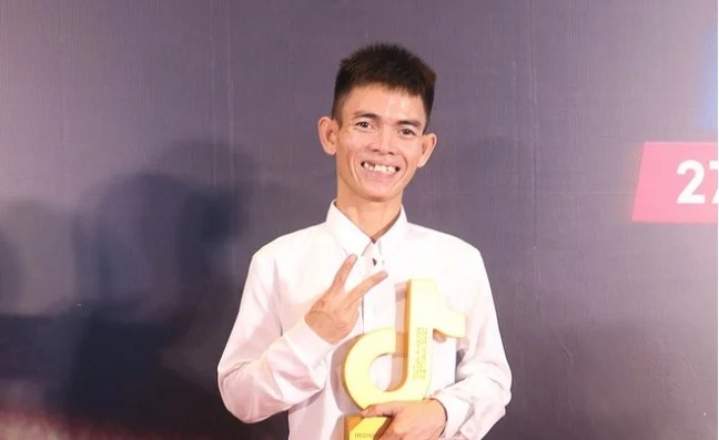Ngôi sao chăn bò 'vượt mặt' Sơn Tùng sắp có hỷ sự, hé lộ về dự định lớn lao sau ngày vui 4 Ngôi sao chăn bò 'vượt mặt' Sơn Tùng sắp có hỷ sự, hé lộ về dự định lớn lao sau ngày vui 4