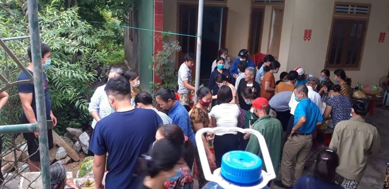 Người dân Hà Tĩnh 'giải cứu' 150 mâm cỗ cho đám cưới bị hủy để phòng dịch 3 Người dân Hà Tĩnh 'giải cứu' 150 mâm cỗ cho đám cưới bị hủy để phòng dịch 3