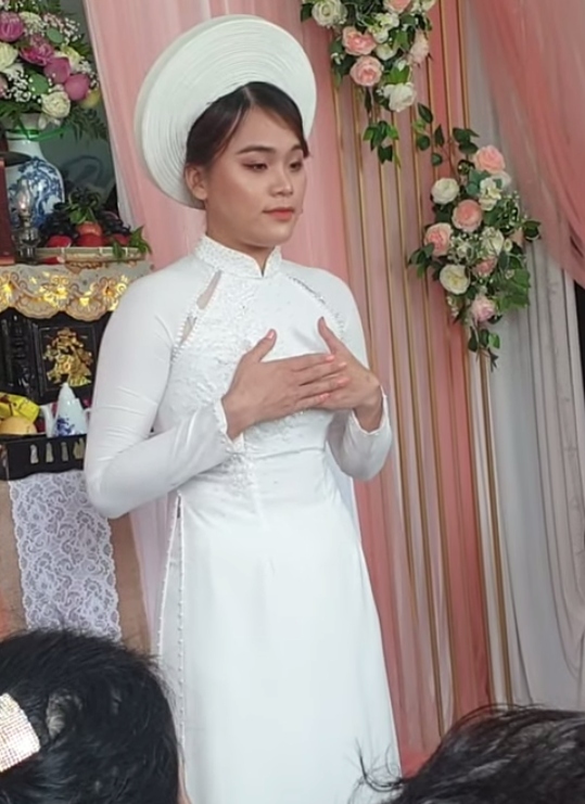 'Thánh sún' được Ngô Kiến Huy nâng đỡ khoe ảnh đính hôn, nhan sắc cô dâu gây chú ý 5 'Thánh sún' được Ngô Kiến Huy nâng đỡ khoe ảnh đính hôn, nhan sắc cô dâu gây chú ý 5