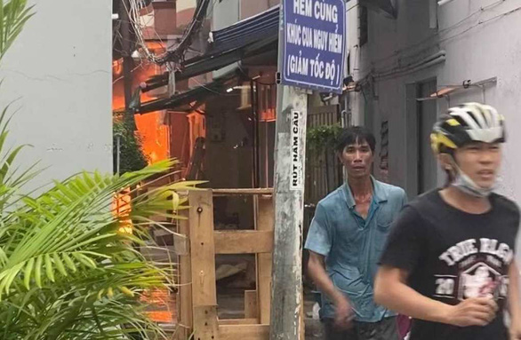 Vụ cháy nhà ở quận 11: Nạn nhân sống sót kể về nguyên nhân gây hỏa hoạn 1 Vụ cháy nhà ở quận 11: Nạn nhân sống sót kể về nguyên nhân gây hỏa hoạn 1